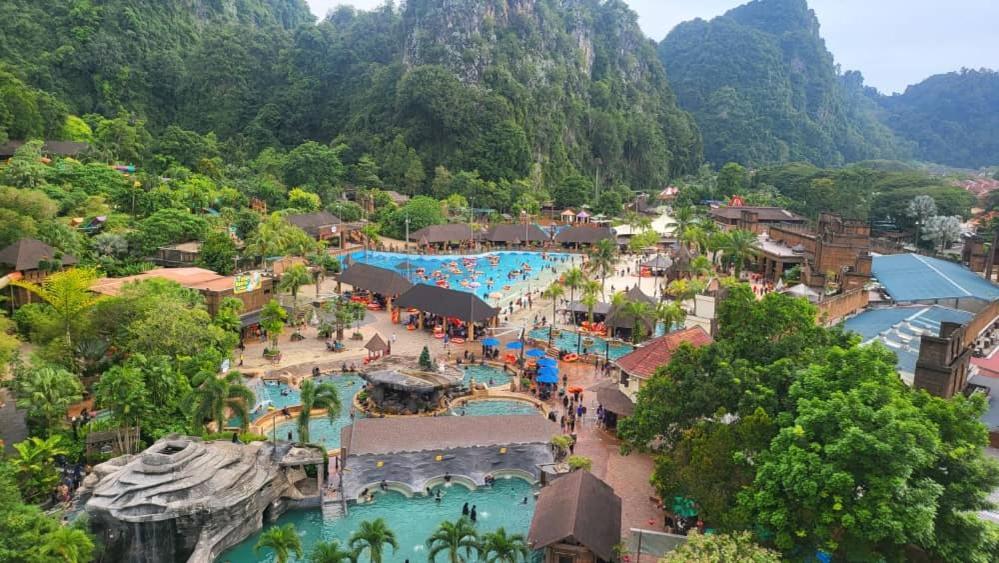 Sunway Onsen Hotspring Suite: Theme Park View For 8