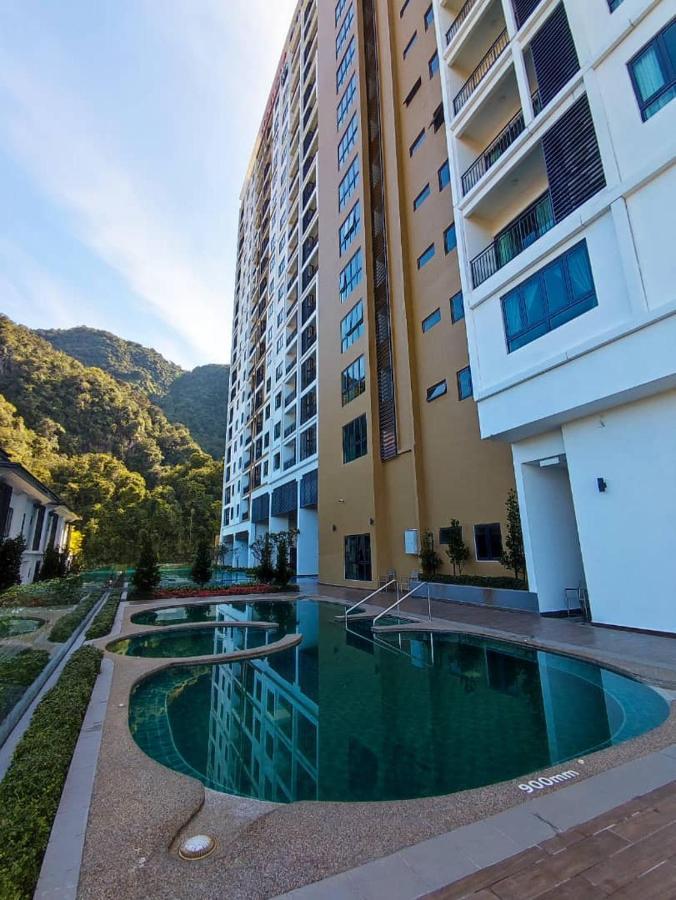 Sunway Onsen Hotspring Suite: Theme Park View For 8 Apartment