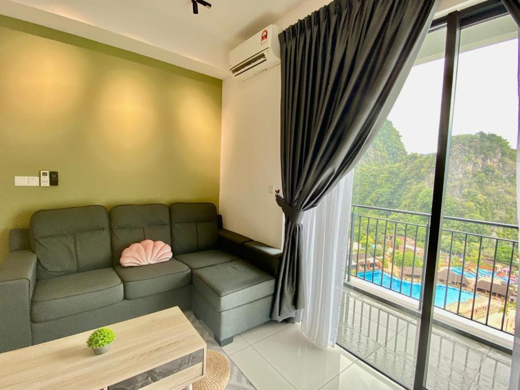 Sunway Onsen Hotspring Suite: Theme Park View For 8 Apartment
