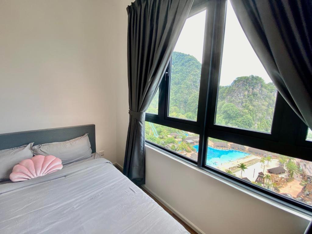 Sunway Onsen Hotspring Suite: Theme Park View For 8 *