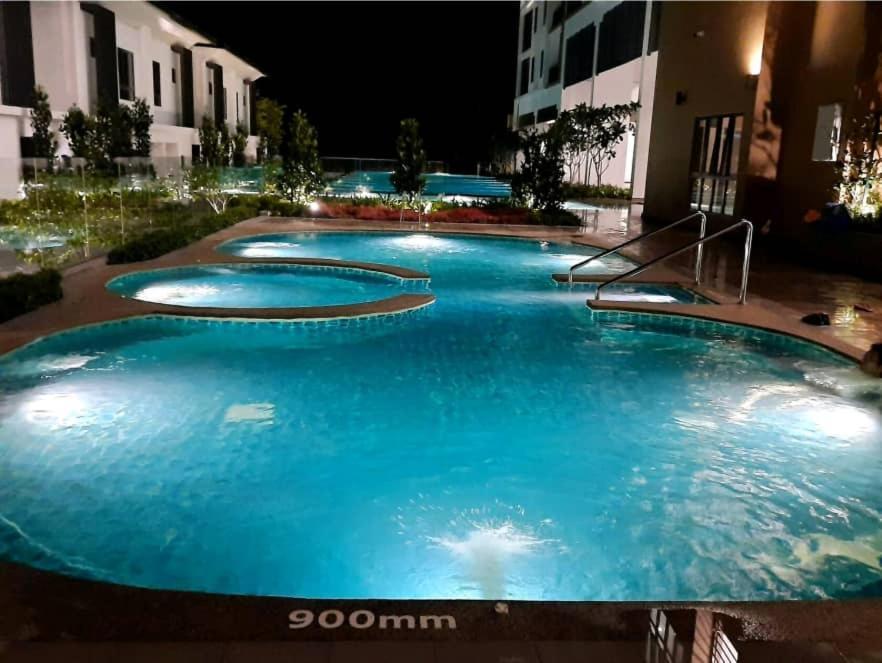Sunway Onsen Hotspring Suite: Theme Park View For 8 *
